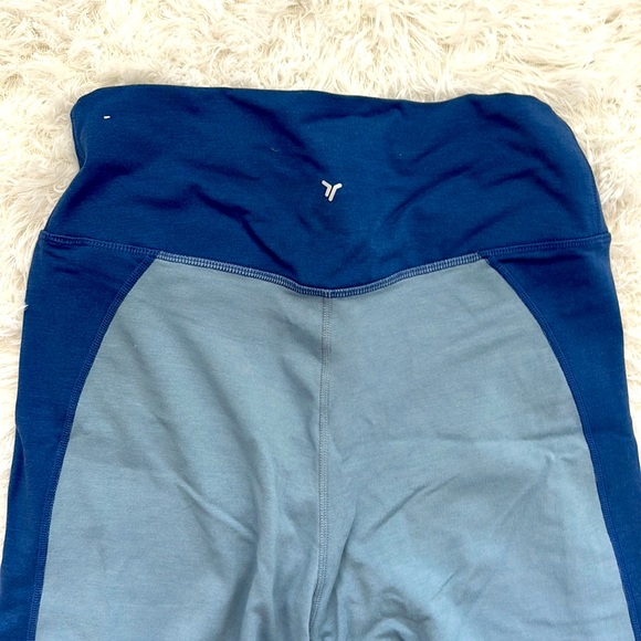 Old Navy Blue Workout Leggings - Picture 3 of 5